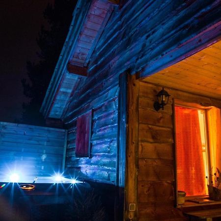 La Cabane A L'Oree Des Bornes Evires Exterior photo