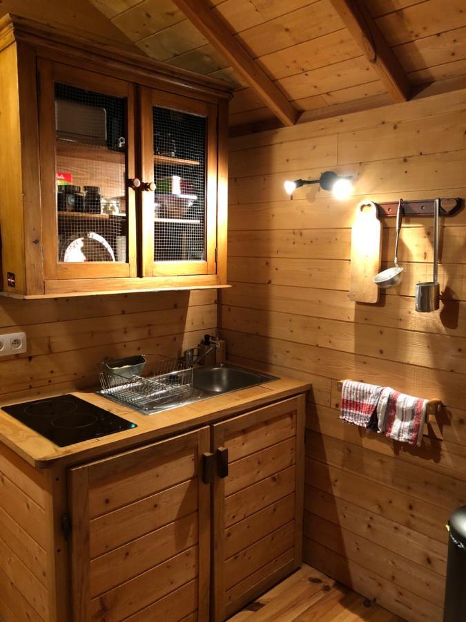 La Cabane A L'Oree Des Bornes Evires Exterior photo